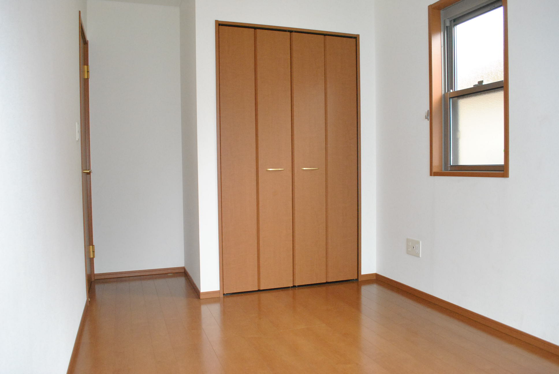 Living and room. Western-style 5.8 Pledge