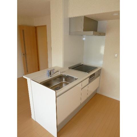 Kitchen. It is IH3 neck hob grill in the face-to-face kitchen