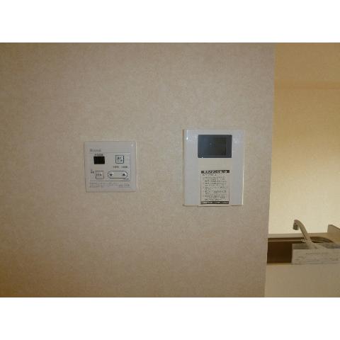 Security. TV monitor Hong confirmation of the visitor can be