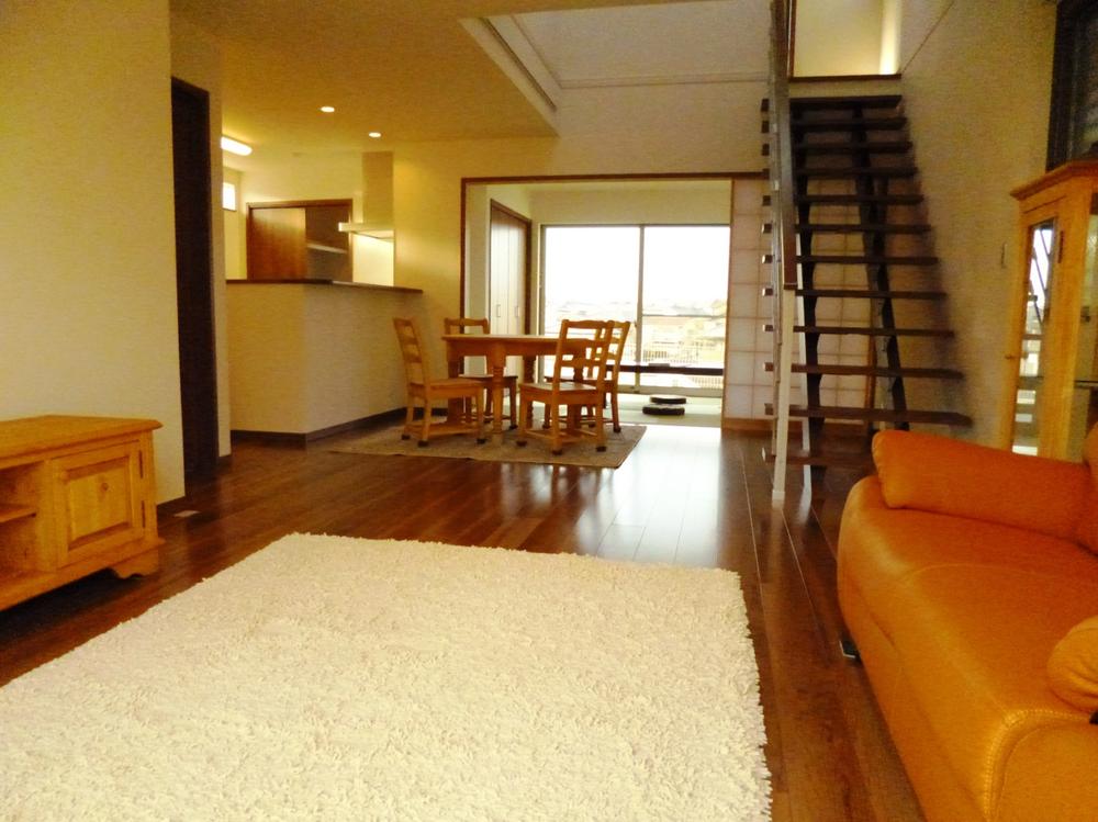 Building plan example (introspection photo).  [ Living example of construction photos ]  Slit staircase is, We have created a more open space. 