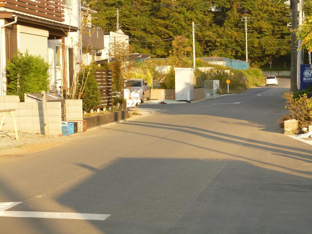 Local photos, including front road.  The entire road conditions 