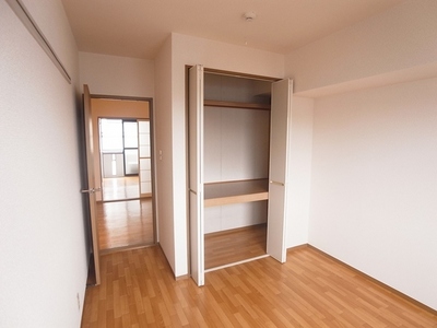 Living and room. About 5.5 Pledge of Western-style. Storage is also enhanced. 