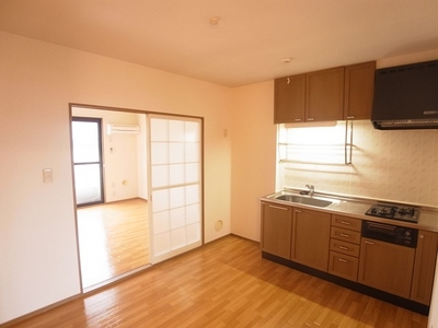 Kitchen. Dining kitchen, which has continued with two of Western-style. 