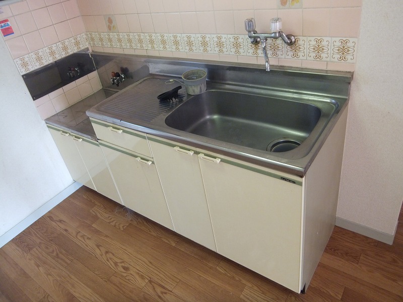 Kitchen. Gas stove can be installed