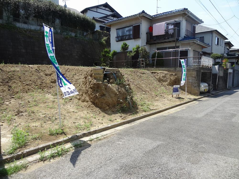 Local photos, including front road. Local (August 2013) Shooting