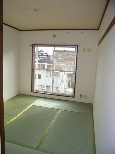 Living and room. South 2 rooms