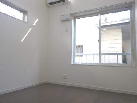 Living and room. It is high-ceilinged rooms.