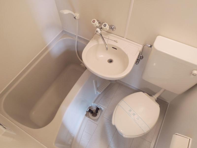 Bath. It is a bathroom with cleanliness.