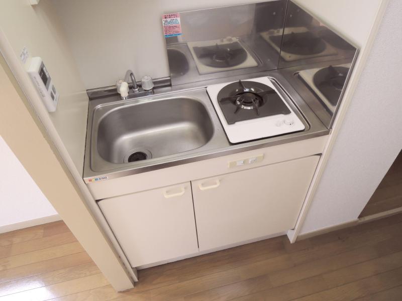 Kitchen. 1 lot gas stoves equipped.