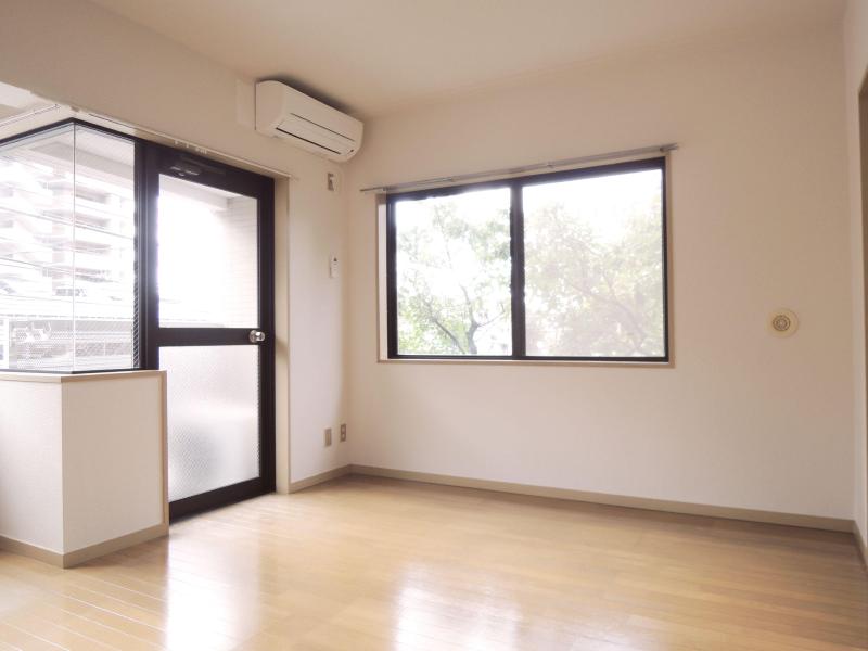 Living and room. Large and bright rooms are there is a feeling of freedom.