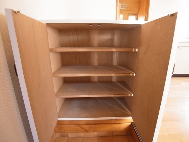 Receipt. There are shoe box at the door ・ 