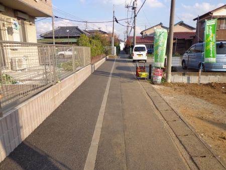 Local photos, including front road. Local (12 May 2013) Shooting