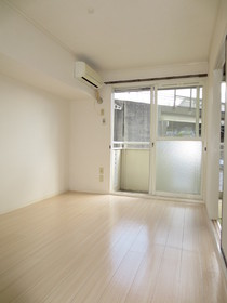 Living and room. For further information, please contact our! !