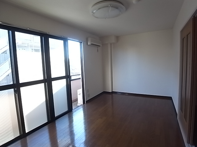 Other room space. It has become a refreshing Western-style space