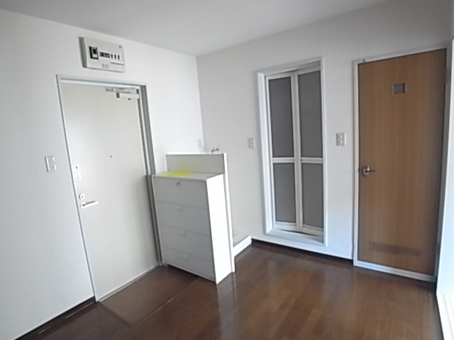 Receipt. Since the clothes fit, You can take advantage of the room space spacious