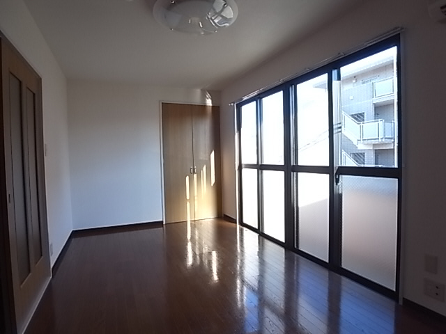 Living and room. Bright two-plane oblique, Airy space