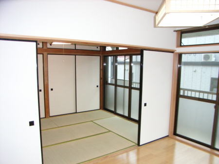 Living and room. Western-style flooring