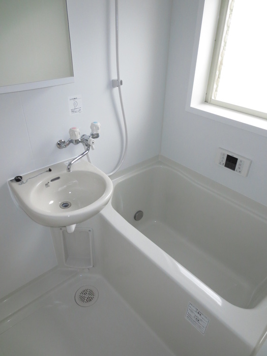 Bath. Reheating bus new with hot water supply