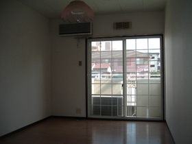 Living and room. Western-style is 6 Pledge of room