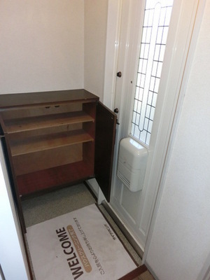 Entrance. Entrance Room with shoe box