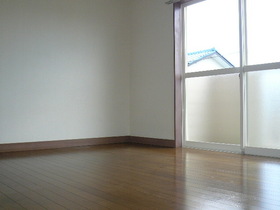 Living and room. Western-style is 6 Pledge.