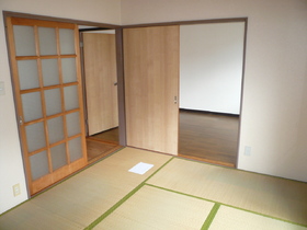 Living and room. It's easy-to-use floor plan ~