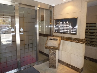 Entrance. There intercom with TV monitor of the peace of mind can also see the face of the visitors