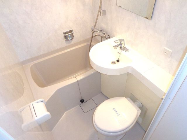 Bath. 3-point unit is a bus.