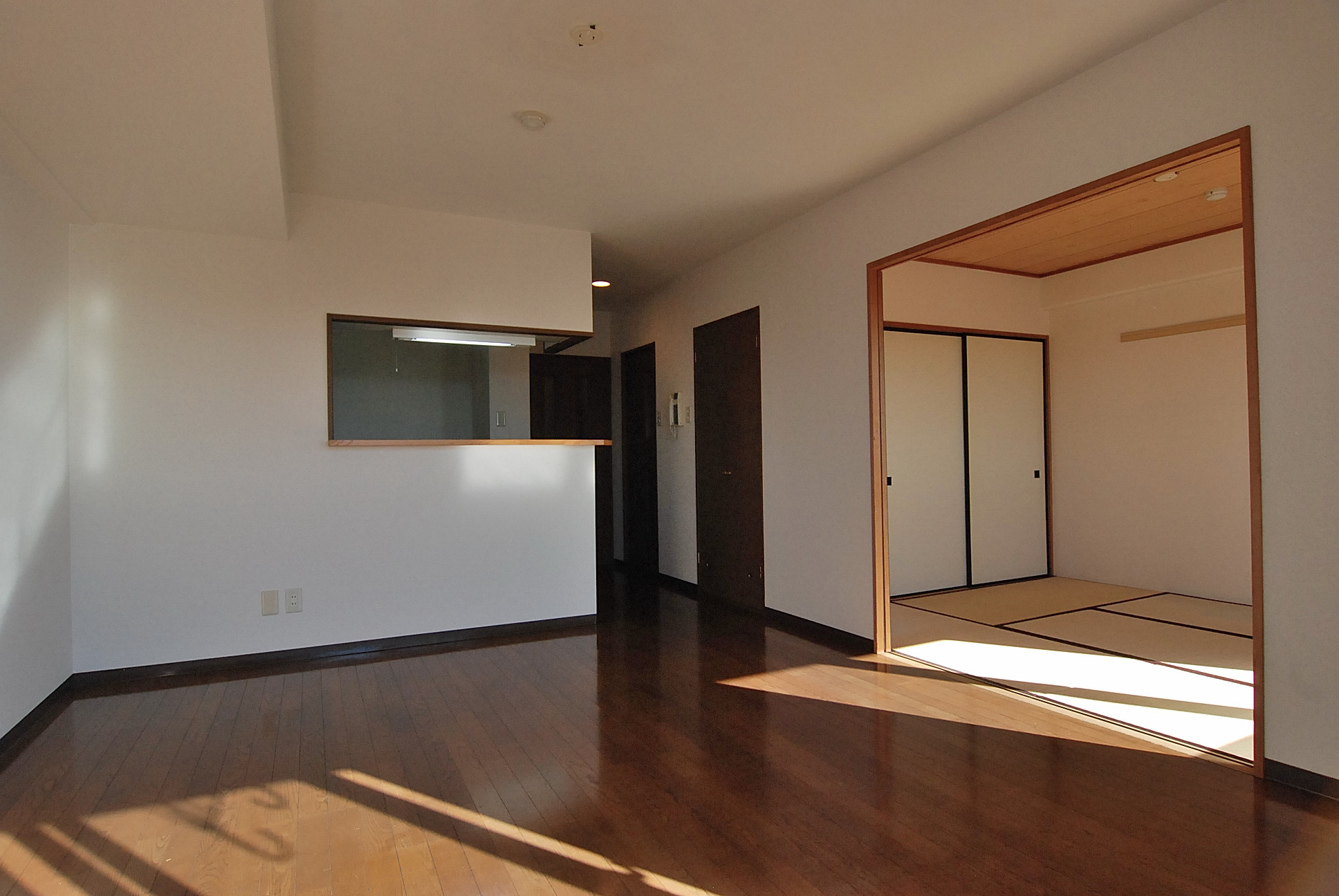 Living and room. 13 Pledge of LDK It is a sunny room for the south-facing.