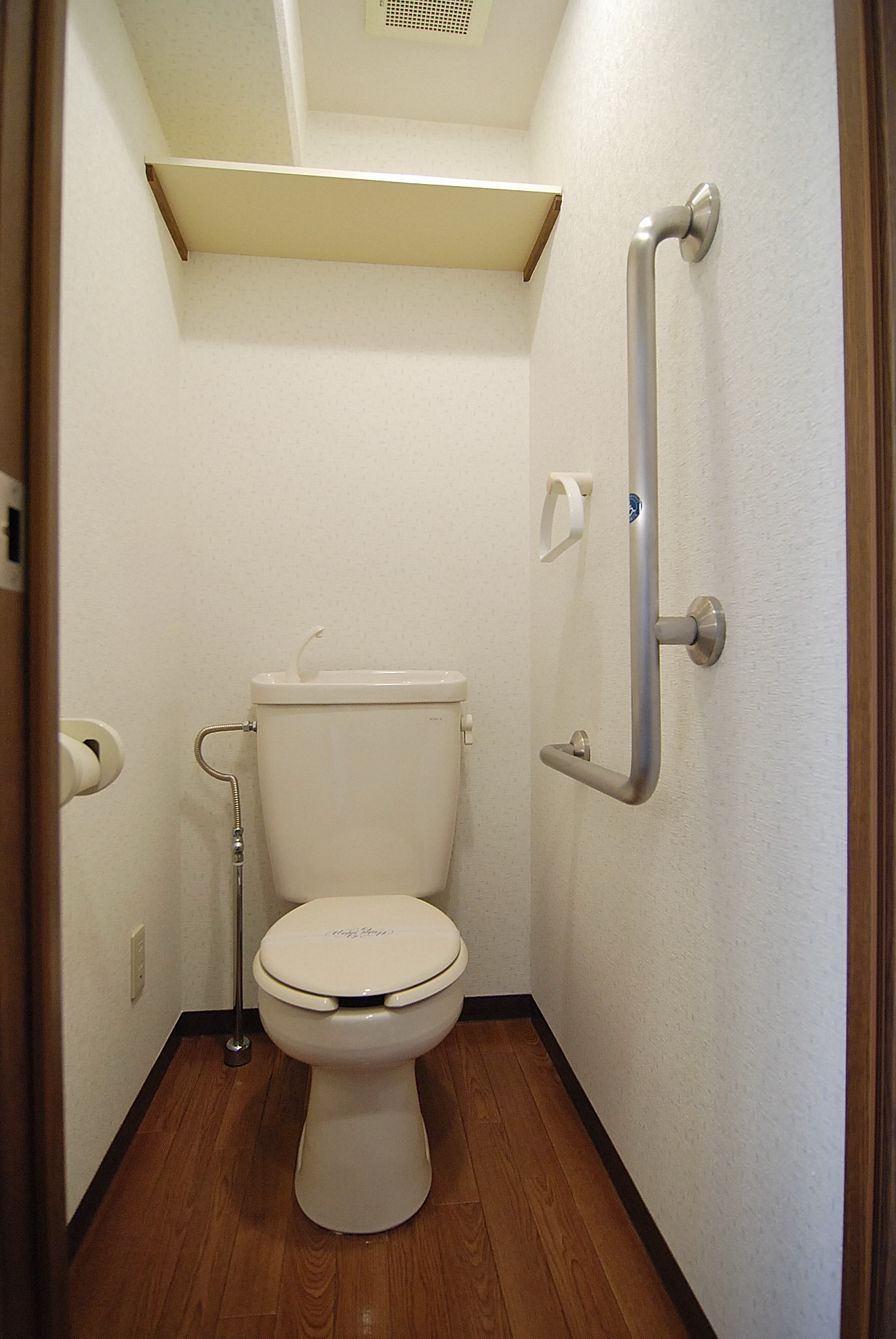 Toilet. Warm water washing toilet seat can also be attached.