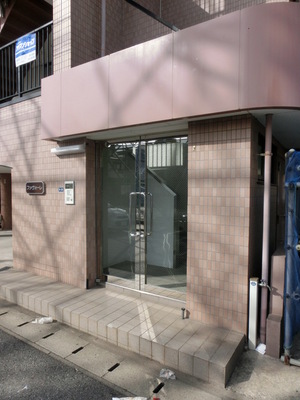 Entrance. Auto-lock with the entrance