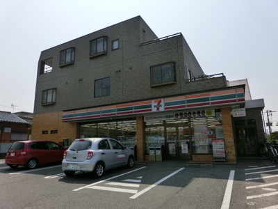 Convenience store. 415m to Seven-Eleven (convenience store)