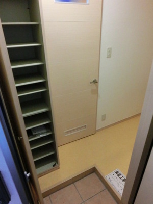 Entrance. Happy with shoe box