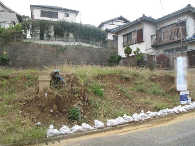 Local land photo. Spacious grounds! 