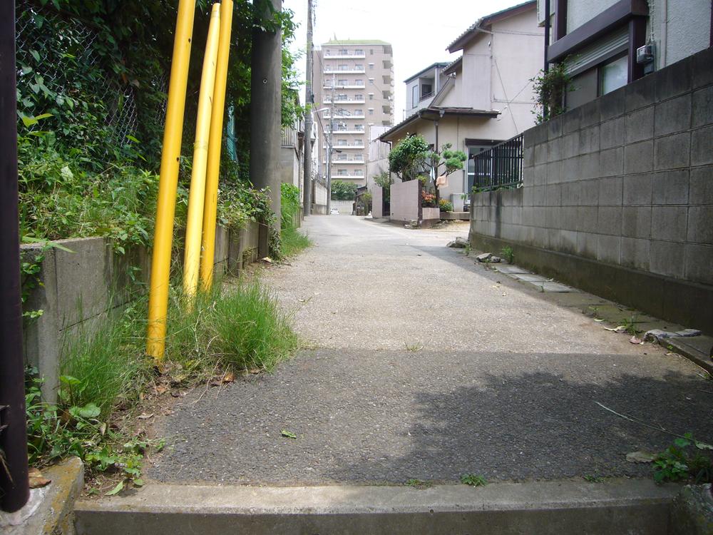 Local photos, including front road. Front road (local photo) 2013 December shooting
