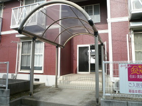 Entrance. Looking for room in the housemates! !