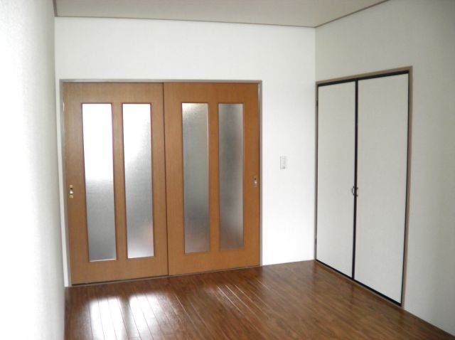 Living and room. Spacious Western-style