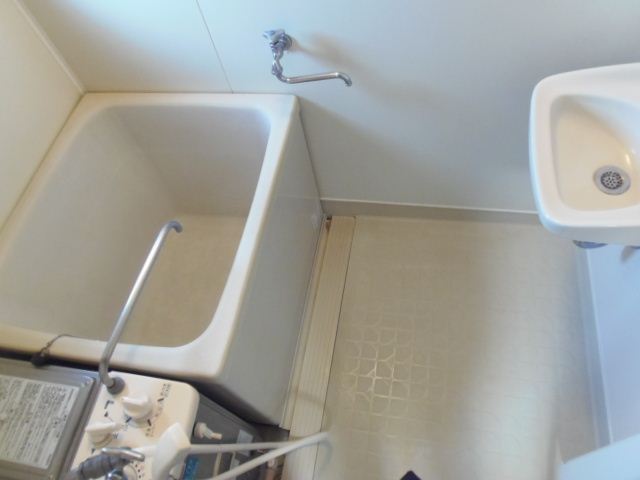 Bath. It is the bath that can have windows ventilation.