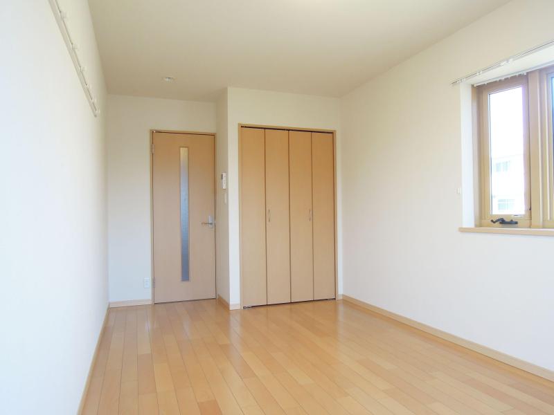 Living and room. A bright room. Spacious Western-style.