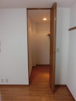 Receipt. Walk-in closet