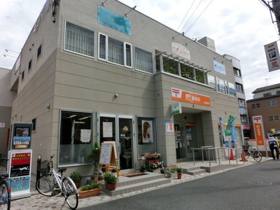 post office. 900m to the post office (post office)