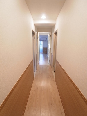 Other. Corridor ・ It has become a Pet Friendly waist wall in both the living room.