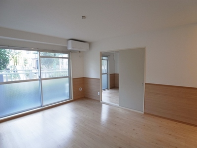 Living and room. Good living dining of per sun in the southeast direction.