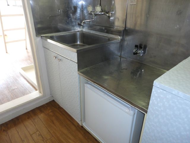 Kitchen. Gas stove can be installed