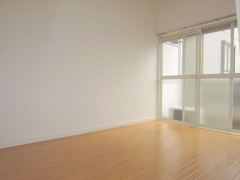 Other. Students and working people also commute ・ Easy commute is