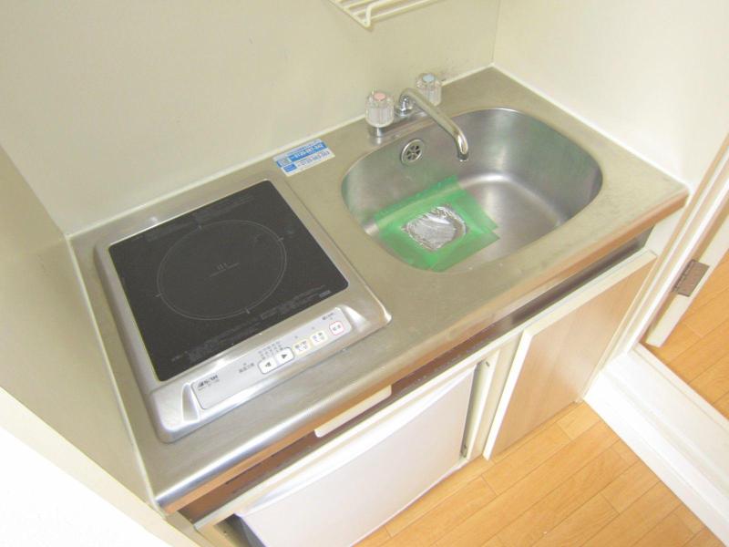 Kitchen. With IH cooking heater ・ There are mini refrigeration this