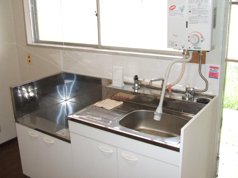 Kitchen. Window to happy kitchen ・ Two-burner gas stove can be installed