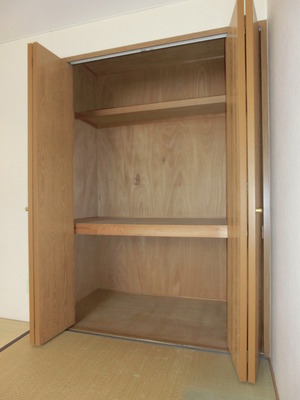 Receipt. Spacious storage space