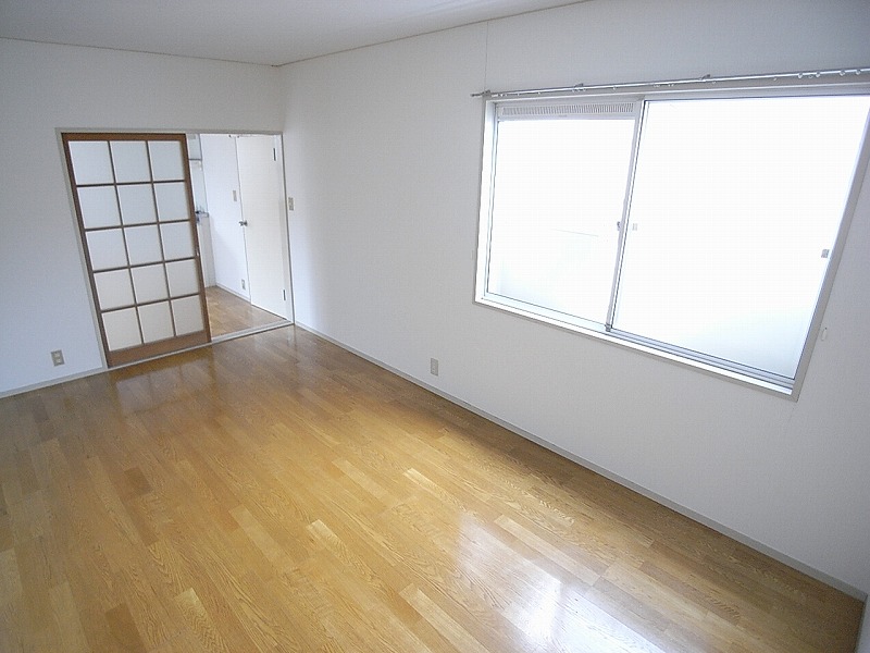 Living and room. Western-style I'm also bright