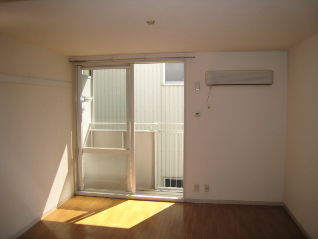 Living and room. Bright Western-style 8 pledge